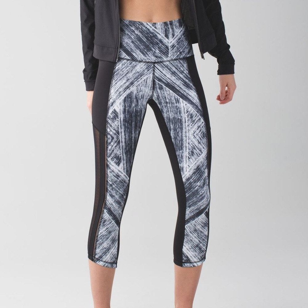 Lululemon 4 Hot to Street Crop